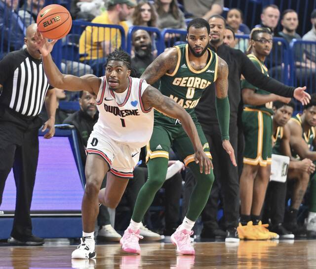 Duquesne’s Jimmy Clark III steals the ball from George Mason’s DeVon Cooper on Wednesday at UPMC Cooper Fieldhouse.