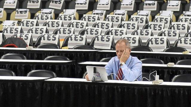 Sports information director Dave Saba is retiring after 25 years at Duquesne.