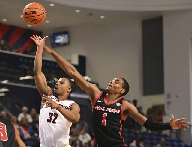 Duquesne’s Kareem Rozier scores past Ball State’s Demarius Jacobs Saturday, Dec. 3, 2022 at UPMC Cooper Fieldhouse.