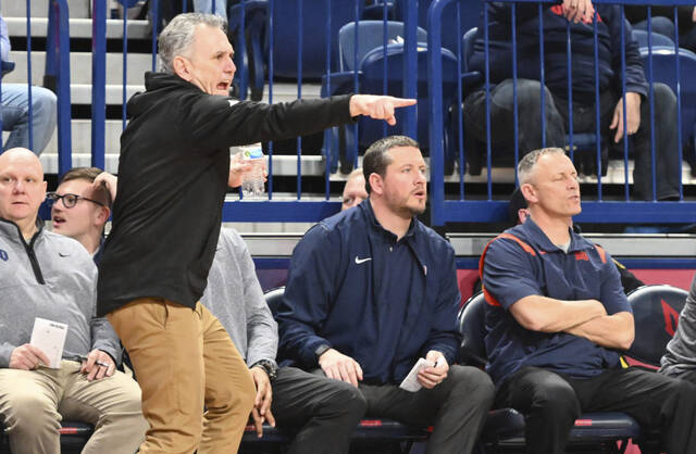 Duquesne head coach Keith Dambrot coaches against George Mason in his 500th win Feb. 8, 2023, at UPMC Cooper Fieldhouse.