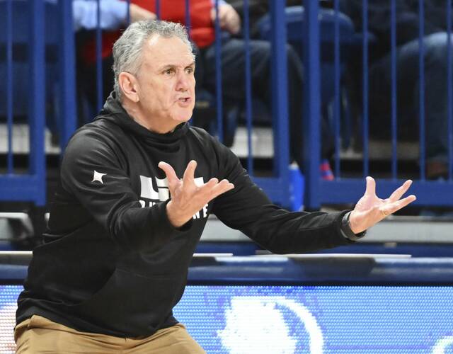 Duquesne head coach Keith Dambrot coaches against George Mason in his 500th win Feb. 8, 2023, at UPMC Cooper Fieldhouse.