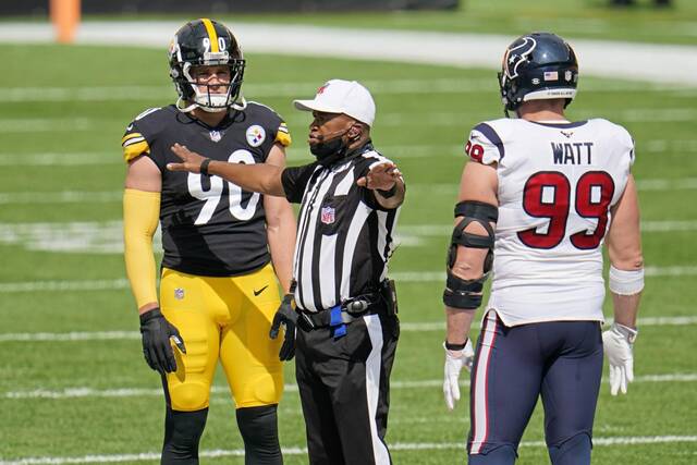 Steelers outside linebacker T.J. Watt (left) and his brother, Houston Texans defensive end J.J. Watt, take the coin toss before their Sept. 27, 2020, game in Pittsburgh.