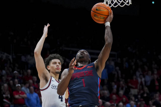 Duquesne guard Jimmy Clark III drives to the basket against Dayton guard Koby Brea during the first half Tuesday.