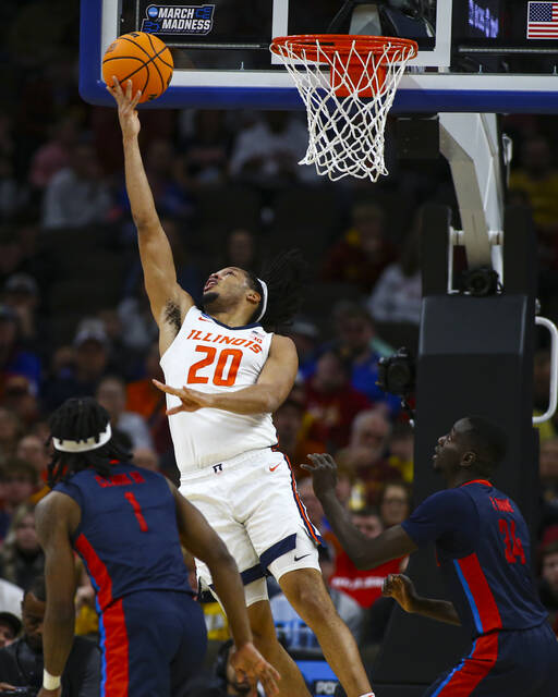 Illinois forward Ty Rodgers shoots between Duquesne guard Jimmy Clark III (left) and forward Fousseyni Drame in the first half Saturday.