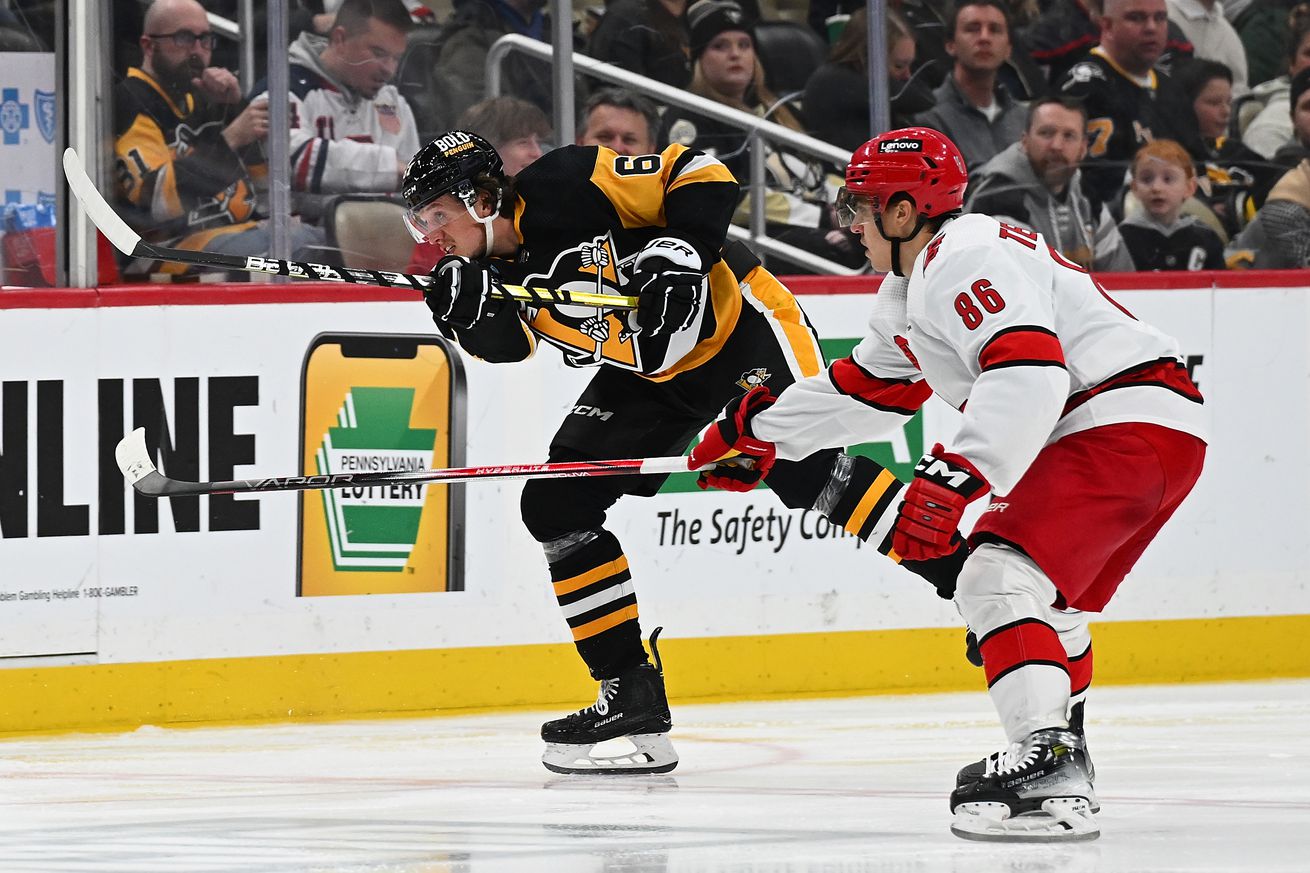 Carolina Hurricanes v Pittsburgh Penguins