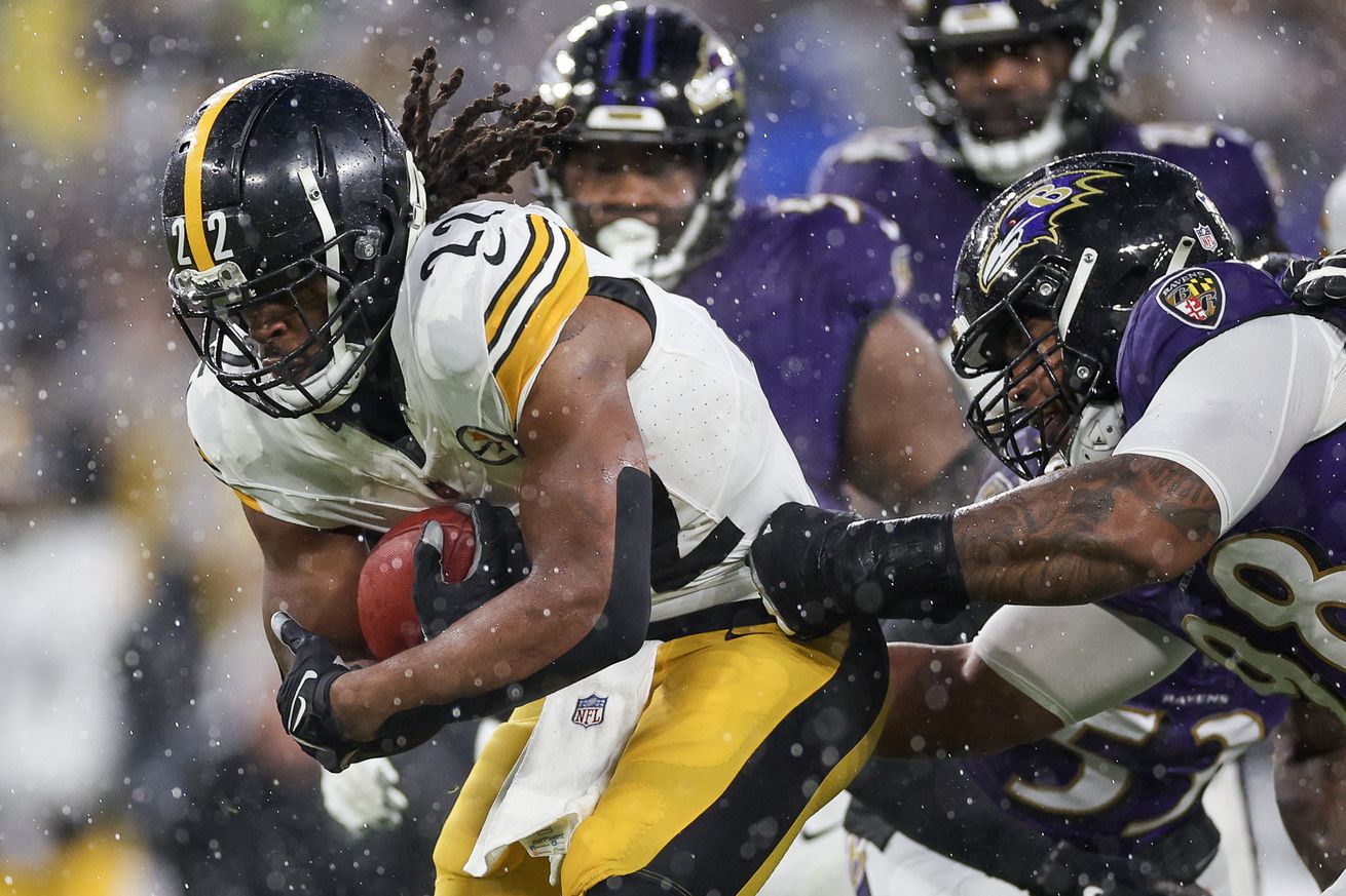 Pittsburgh Steelers v Baltimore Ravens