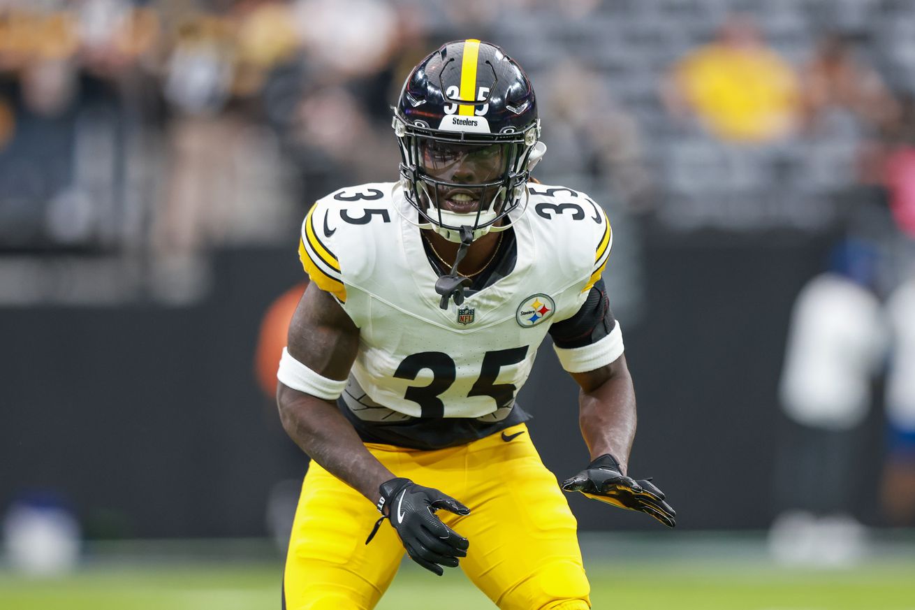 Pittsburgh Steelers running back Jonathan Ward (35) warms up before a NFL game between the Pittsburgh Steelers a d the Las Vegas Raiders on October 13, 2024, at Allegiant Stadium in Las Vegas, NV.