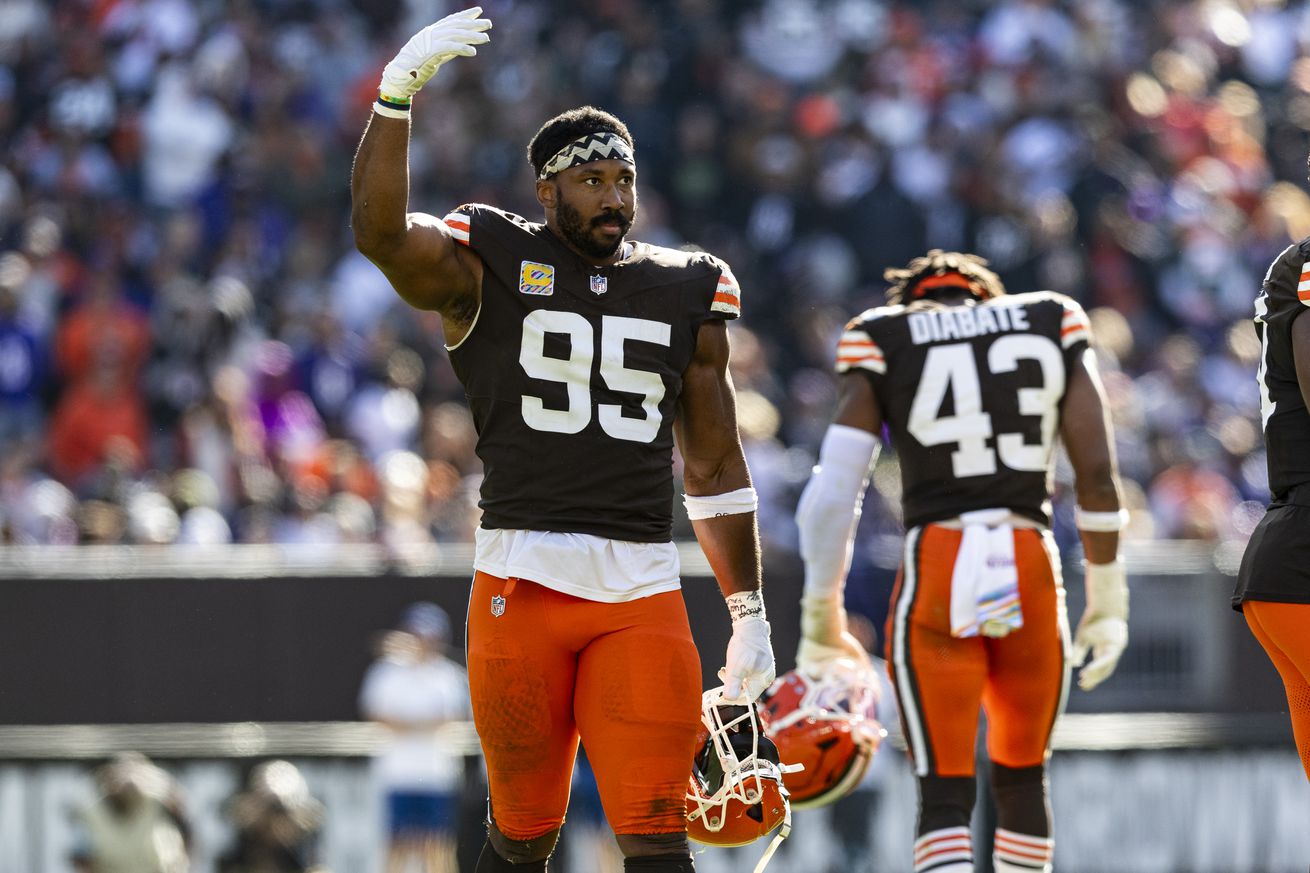 Myles Garrett #95 of the Cleveland Browns waves to the crowd during the third quarter of the game against the Baltimore Ravens at Huntington Bank Field on October 27, 2024 in Cleveland, Ohio. The Browns beat the Ravens 29-24.