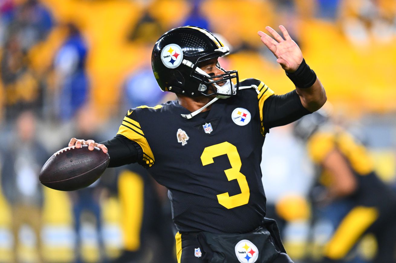 Russell Wilson #3 of the Pittsburgh Steelers warms up prior to the game against the New York Giants at Acrisure Stadium on October 28, 2024 in Pittsburgh, Pennsylvania.