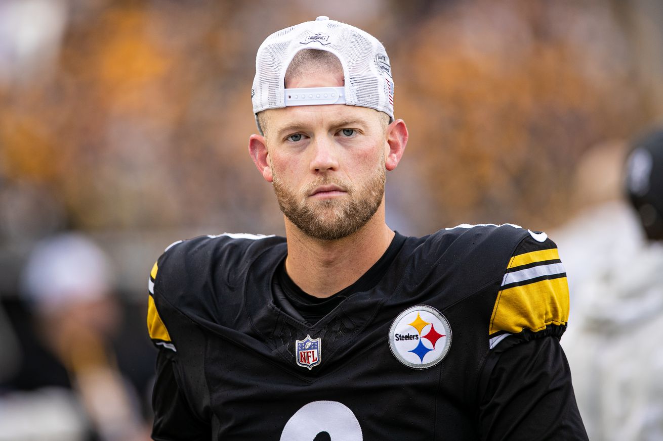 Pittsburgh Steelers place kicker Chris Boswell (9) looks on during the regular season NFL football game between the Baltimore Ravens and Pittsburgh Steelers on November 17, 2024 at Acrisure Stadium in Pittsburgh, PA.