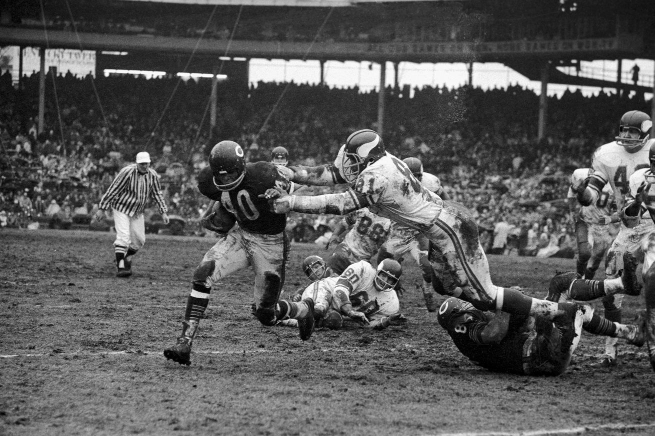 Gale Sayers Escapes From Tackle Carl Eller