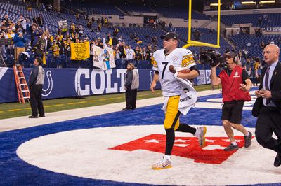 Pittsburgh Steelers quarterback Ben Roethlisberger (7) runs off the field after the NFL game between the Pittsburgh Steelers and Indianapolis Colts on November 24, 2016, at Lucas Oil Stadium in Indianapolis, IN.