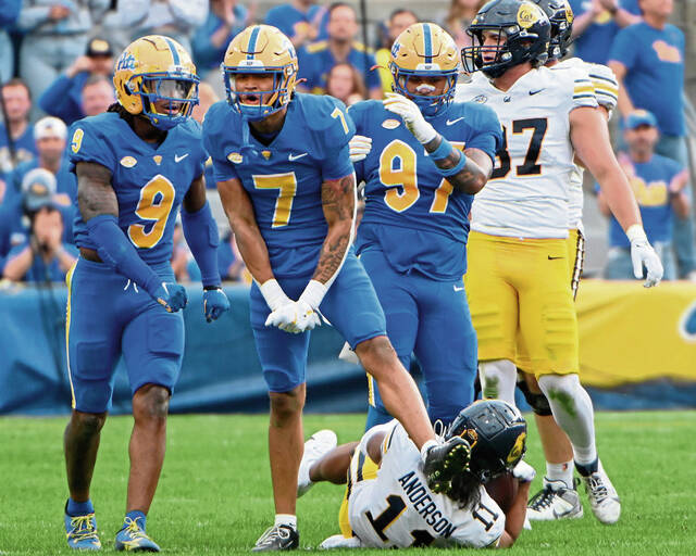 Pitt’s Javon McIntyre celebrates a tackle with Kyle Louis (left) and Isaiah Neal	against California last month.