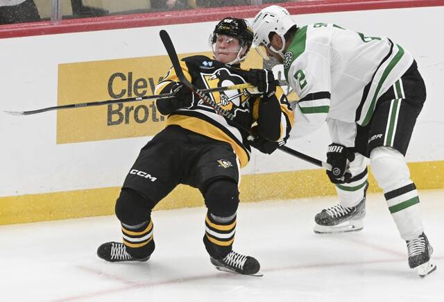 The Dallas Stars’ Brendan Smith defends against the Penguins’ Valtteri Puustinen in the third period Monday at PPG Paints Arena.