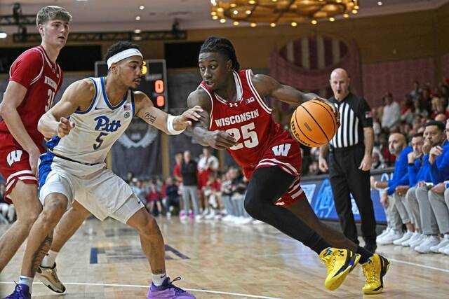 Wisconsin’s John Blackwell drives past Pitt’s Ishmael Leggett in the first half Sunday in White Sulphur Springs, W.Va.