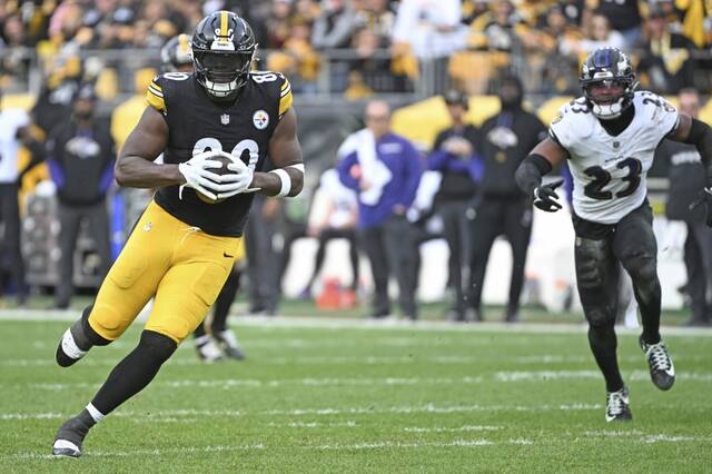 Steelers tight end Darnell Washington finds open field against the Ravens on Nov. 17.