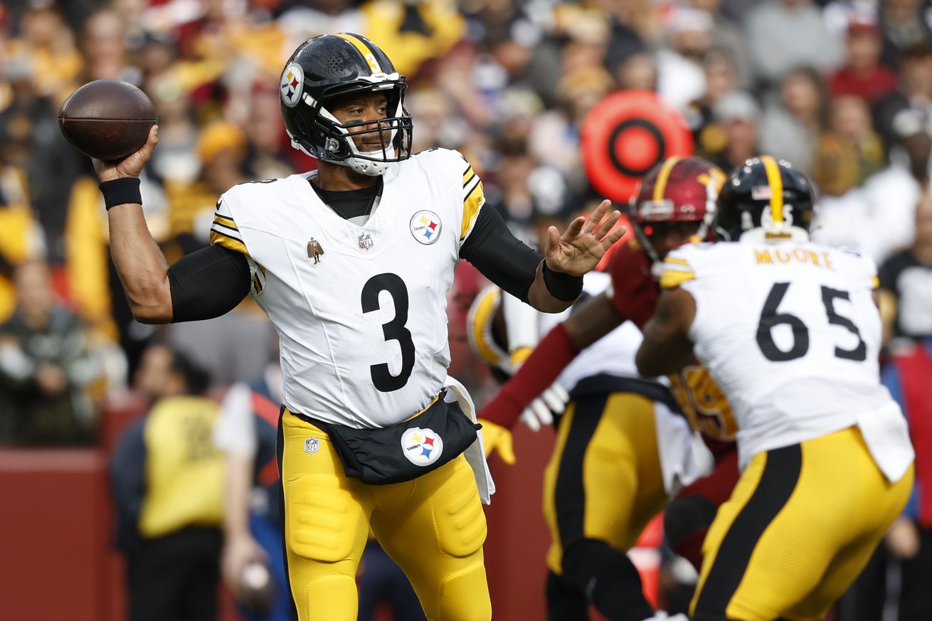 Pittsburgh Steelers quarterback Russell Wilson (3) passes the ball against the Washington Commanders during the first half at Northwest Stadium. 