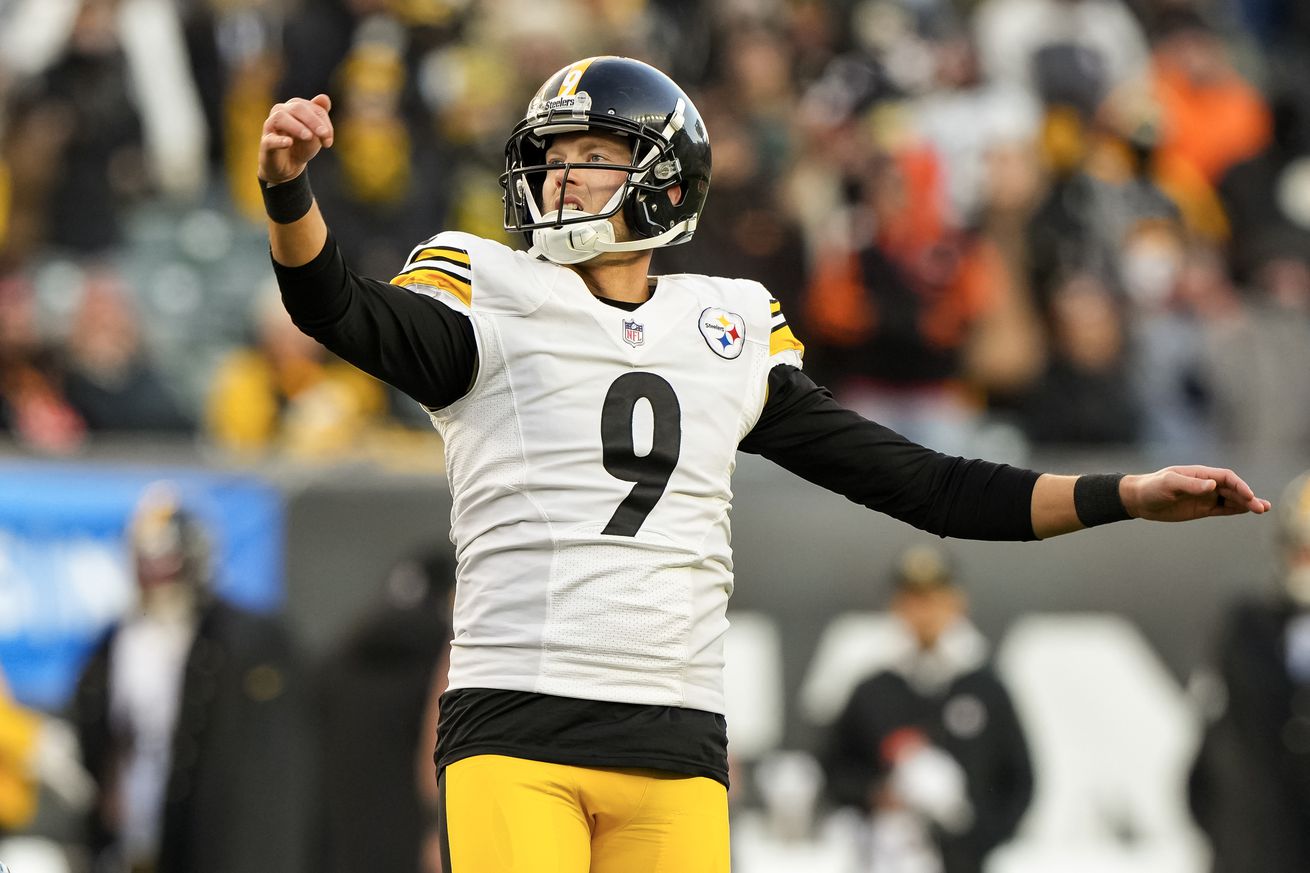 Place kicker Chris Boswell #9 of the Pittsburgh Steelers kicks a field goal during the second half of an NFL football game against the Cincinnati Bengals, at Paycor Stadium on December 1, 2024 in Cincinnati, Ohio.