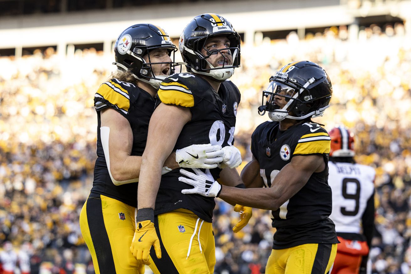 Cleveland Browns v Pittsburgh Steelers