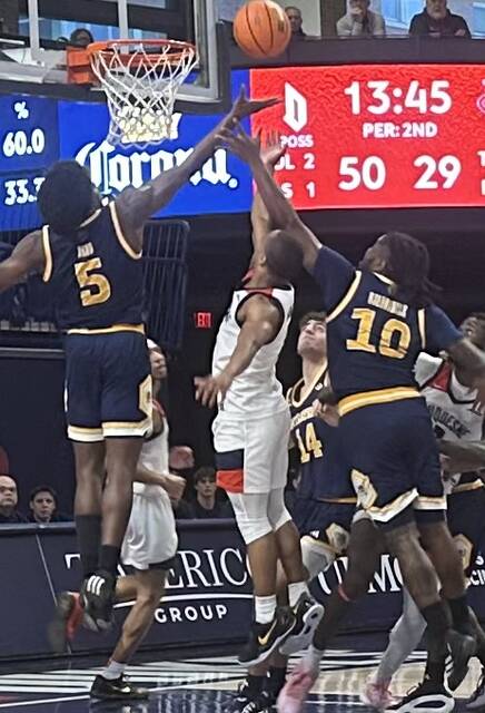 Duquesne’s Kareem Rozier goes up for a shot between UC Irvine’s Ben Egbo (left) and Ofure Ujadughele on Saturday.