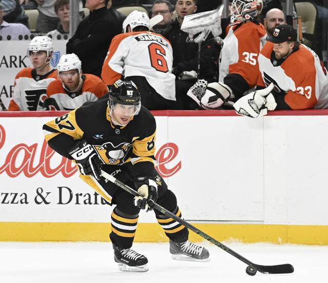 The Penguins’ Sidney Crosby eyes the open net against the Flyers in the third period Monday at PPG Paints Arena.