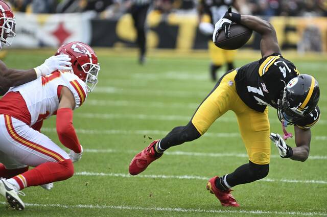 Pittsburgh Steelers receiver George Pickens makes a second-quarter catch during Wednesday’s game against the Kansas City Chiefs at Acrisure Stadium. Pickens was playing for the first time since missing three games because of a hamstring injury.