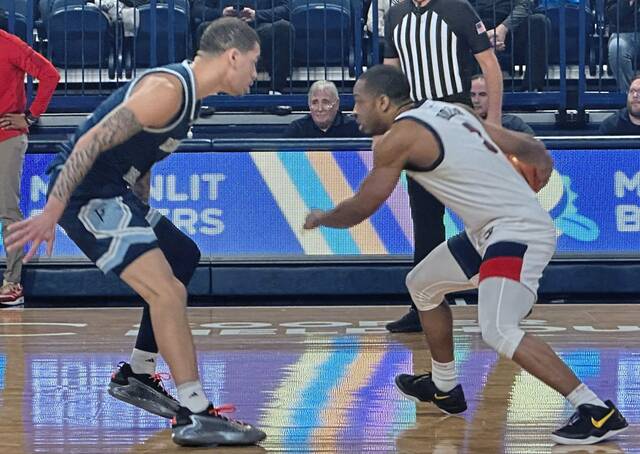 Duquesne’s Kareem Rozier (right) is guarded by Rhode Island’s Sebastian Thomas on Wednesday at UPMC Cooper Fieldhouse.