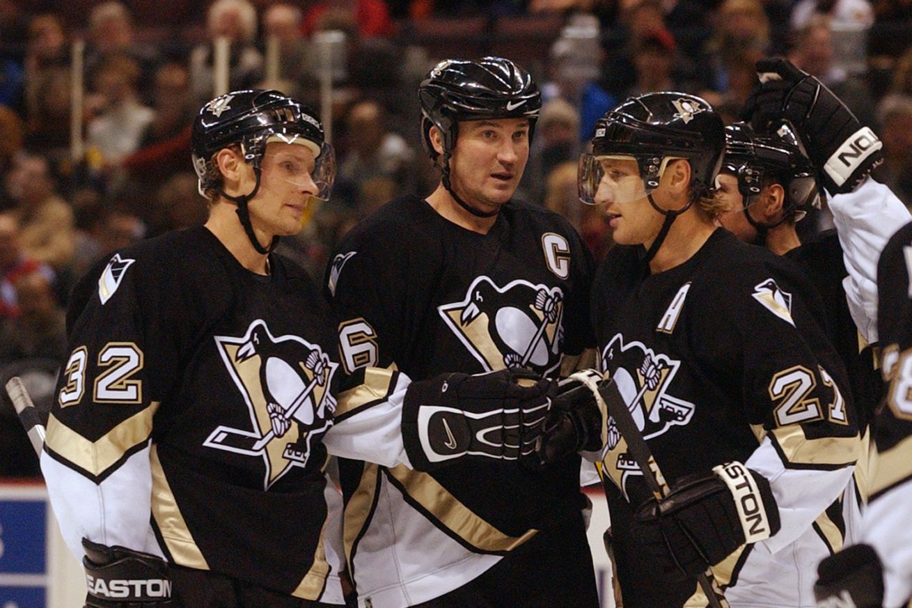 Mario Lemieux celebrates a goal