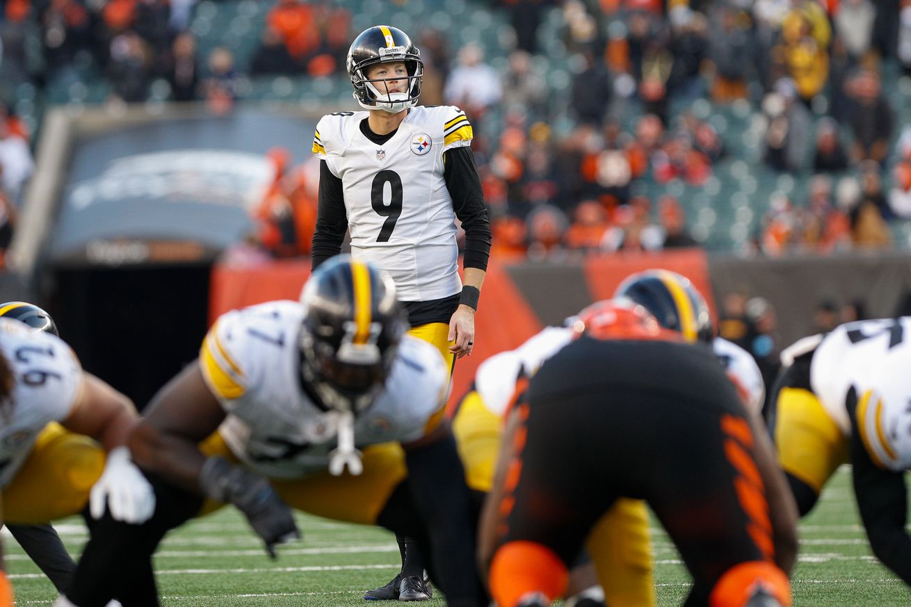 Pittsburgh Steelers place kicker Chris Boswell (9) prepares to kick the ball during the game against the Pittsburgh Steelers and the Cincinnati Bengals on December 1, 2024, at Paycor Stadium in Cincinnati, OH.