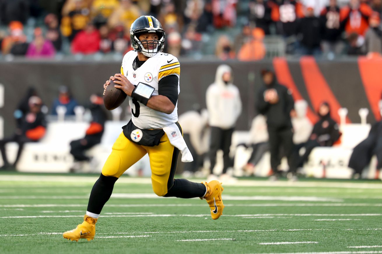 Russell Wilson #3 of the Pittsburgh Steelers against the Cincinnati Bengals at Paycor Stadium on December 01, 2024 in Cincinnati, Ohio.