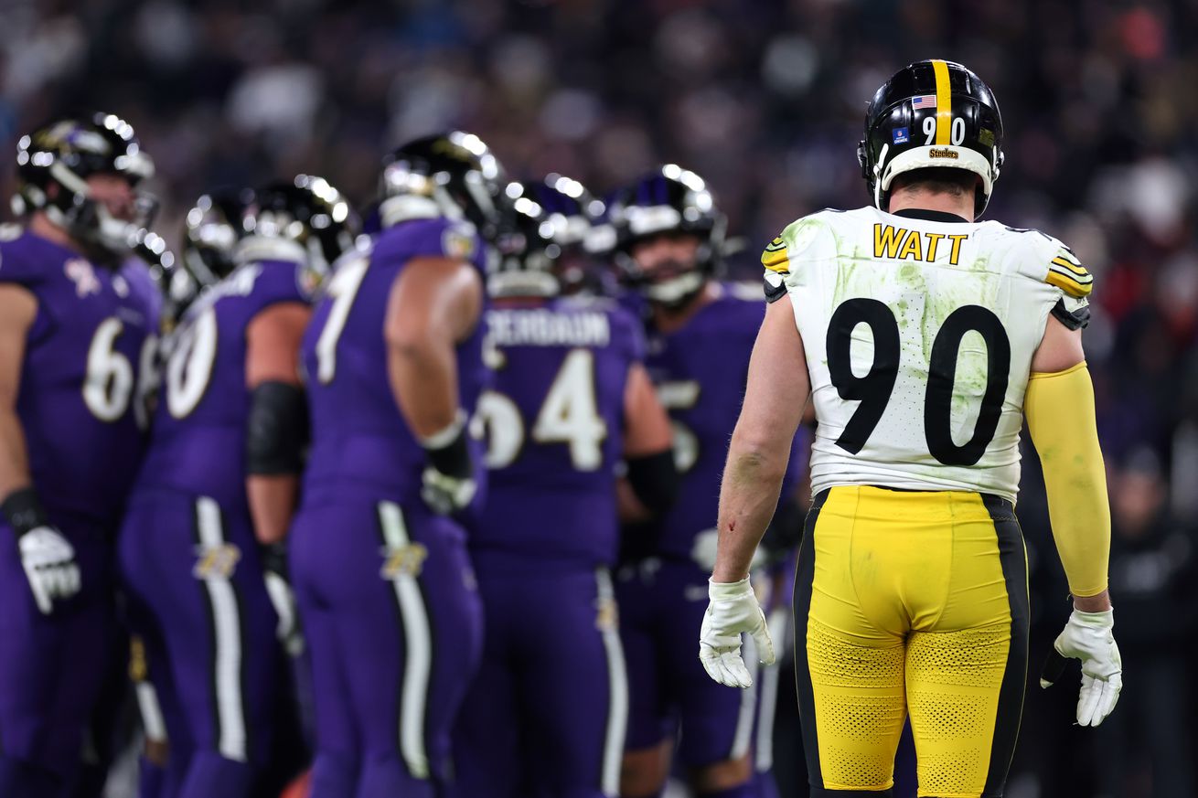 T.J. Watt #90 of the Pittsburgh Steelers looks on as the Baltimore Ravens huddle during the fourth quarter at M&T Bank Stadium on December 21, 2024 in Baltimore, Maryland.