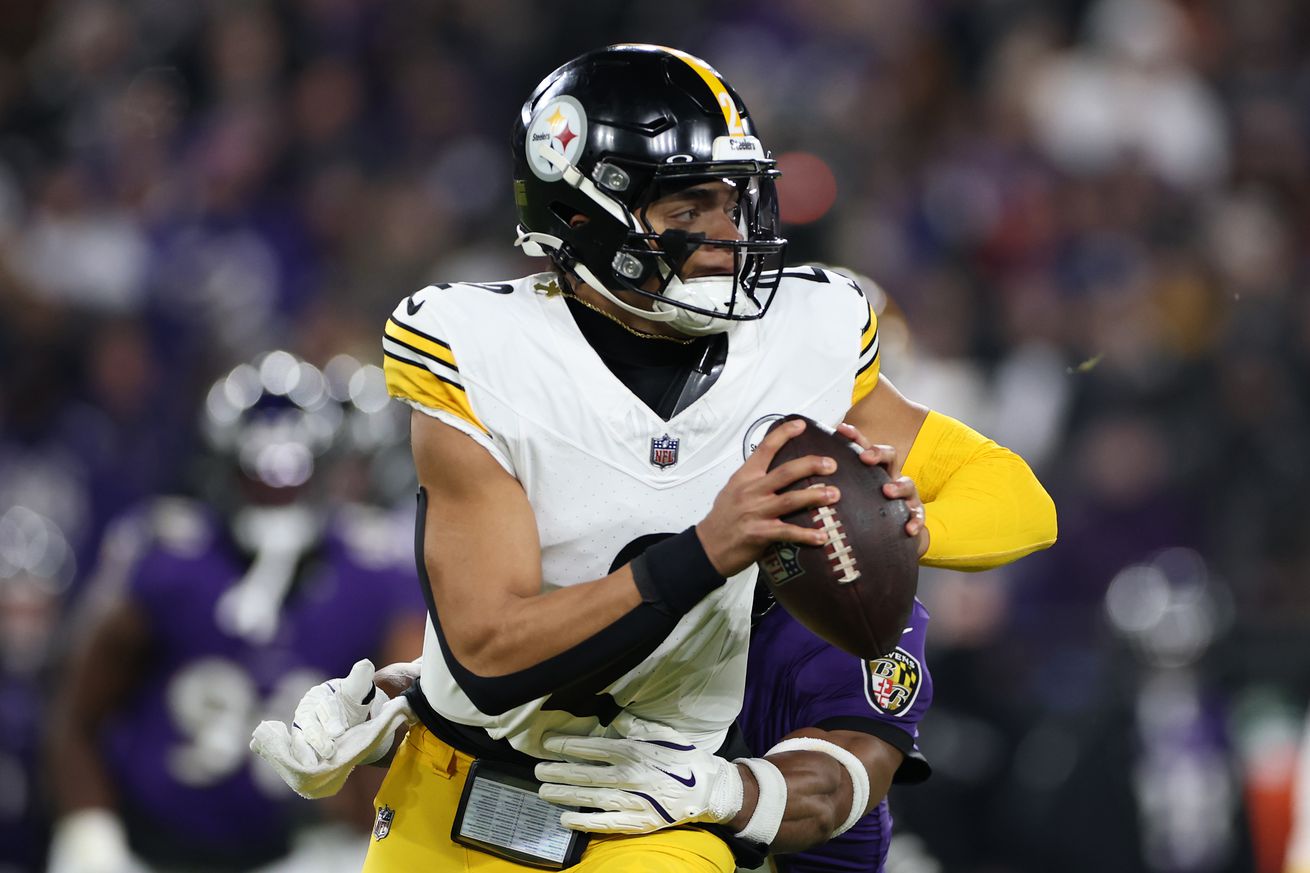 AFC Wild Card Playoffs: Pittsburgh Steelers v Baltimore Ravens