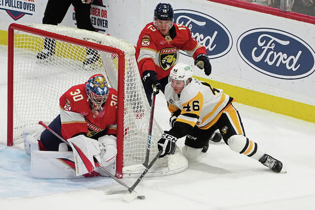 Florida goaltender Spencer Knight stops a shot by Penguins center Blake Lizotte during the first period Friday.