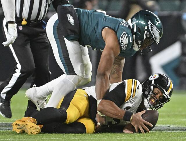 The Eagles’ Jeremiah Trotter Jr. sacks Steelers quarterback Russell Wilson in the second quarter of the teams’ Dec. 15 game at FirstEnergy Stadium.