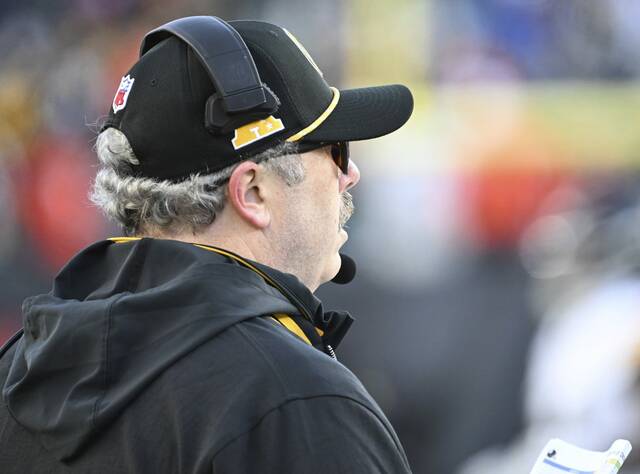 Steelers offensive coordinator Arthur Smith on the sideline in the fourth quarter against the Bengals on Dec. 1, 2024 at Paycor Stadium.
                                Steelers offensive coordinator Arthur Smith on the sideline in the fourth quarter against the Bengals on Dec. 1, 2024 at Paycor Stadium.