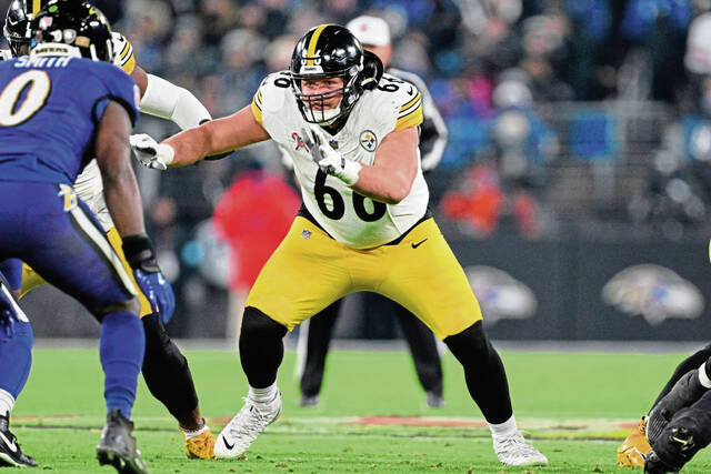 Pittsburgh Steelers starting right guard Mason McCormick suffered a broken left hand during the regular-season finale last week but has practiced each of the past two days, albeit in a limited capacity.