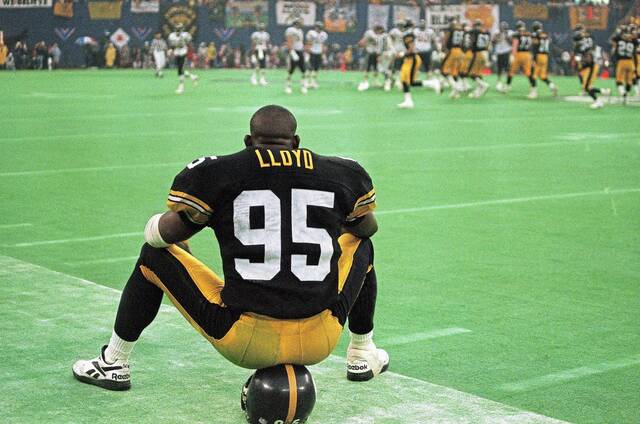 Steelers linebacker Greg Lloyd sits on his helmet during the final minutes of the AFC Championship game against the San Diego Chargers in Pittsburgh on Jan. 15, 1995.