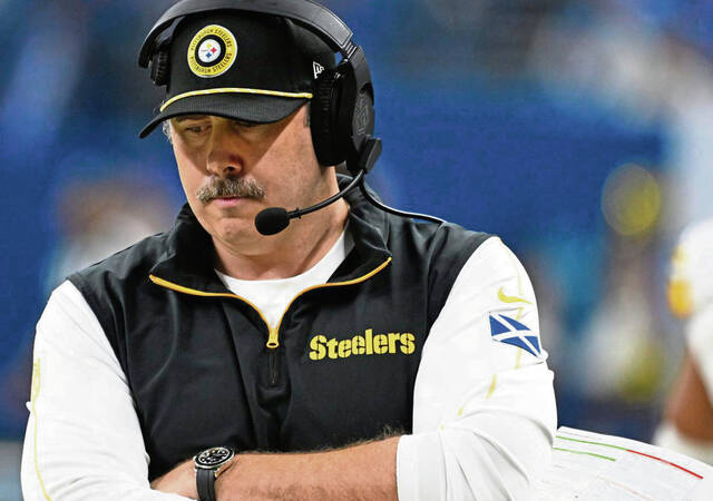 Steelers offensive coordinator Arthur Smith during the first half against the Colts Sunday Sept. 29, 2024 at Lucas Oil Stadium.