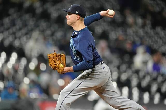 Brett de Geus pitched for three teams last season.