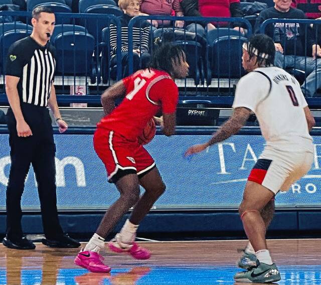 Dayton’s Malachi Smith (left) looks for room to dribble against Duquesne’s Tre Dinkins III on Tuesday, Jan. 21, 2025, at UPMC Cooper Fieldhouse.