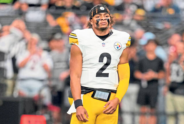 Steelers quarterback Justin Fields warms up before a game against the Raiders on Oct. 13.