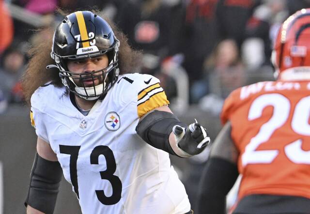 Shown here during a game at the Cincinnati Bengals last month, Pittsburgh Steelers starting left guard Isaac Seumalo was added to the AFC Pro Bowl roster on Tuesday.