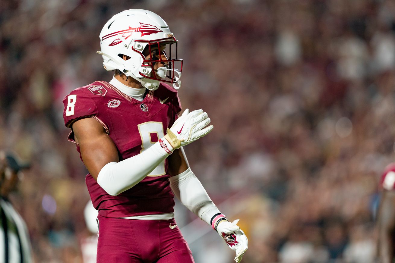 Florida State Seminoles defensive back Azareye’h Thomas (8) lines up during a college football game between the California Golden Bears and the Florida State Seminoles on September 21st, 2024 at Doak Campbell Stadium in Tallahassee, FL.