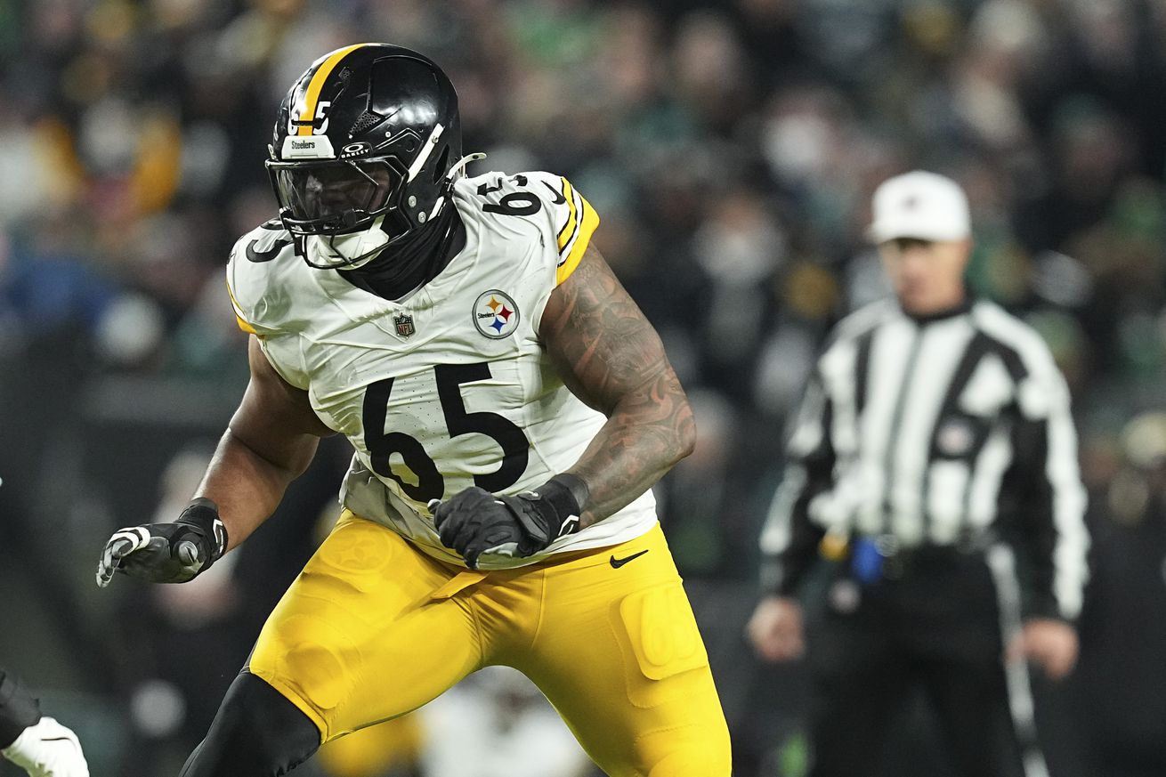 Dan Moore Jr. #65 of the Pittsburgh Steelers in action against the Philadelphia Eagles at Lincoln Financial Field on December 15, 2024 in Philadelphia, Pennsylvania.