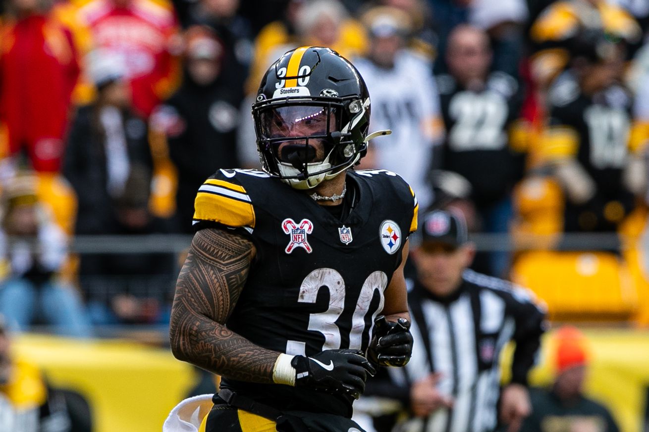 Pittsburgh Steelers running back Jaylen Warren (30) looks on during the regular season NFL football game between the Kansas City Chiefs and Pittsburgh Steelers on December 25, 2024 at Acrisure Stadium in Pittsburgh, PA.